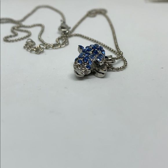 Light blue crystal rabbit pendant and chain - Picture 3 of 8